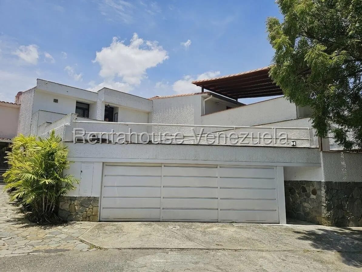 Hermosa y Cómoda Casa Remodelada en Venta La Trinidad, Caracas Calle Privada