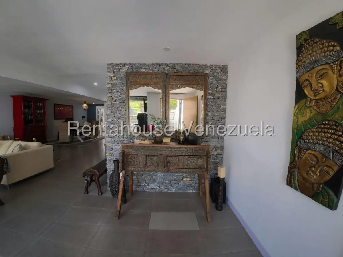 Hermosa y Cómoda Casa Remodelada en Venta La Trinidad, Caracas Calle Privada - 4