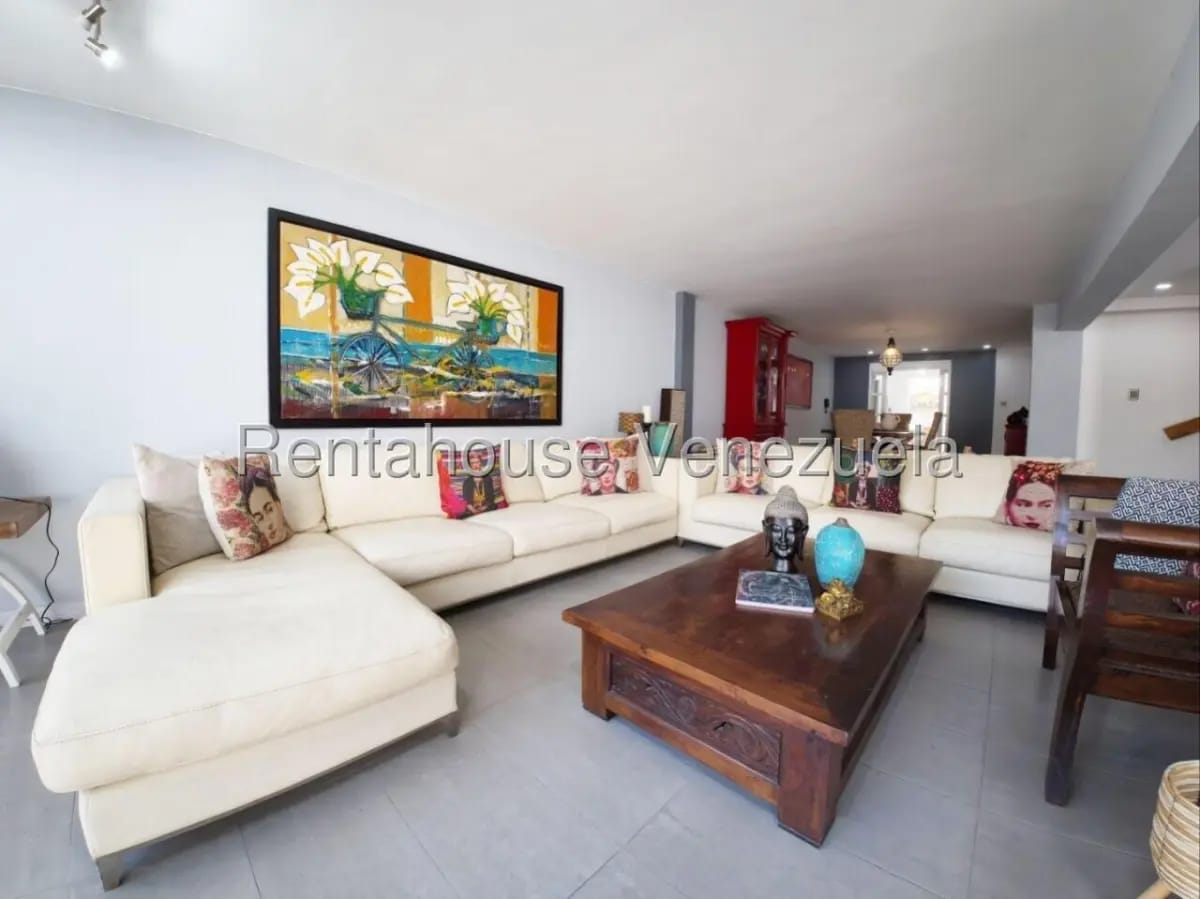 Hermosa y Cómoda Casa Remodelada en Venta La Trinidad, Caracas Calle Privada - 7