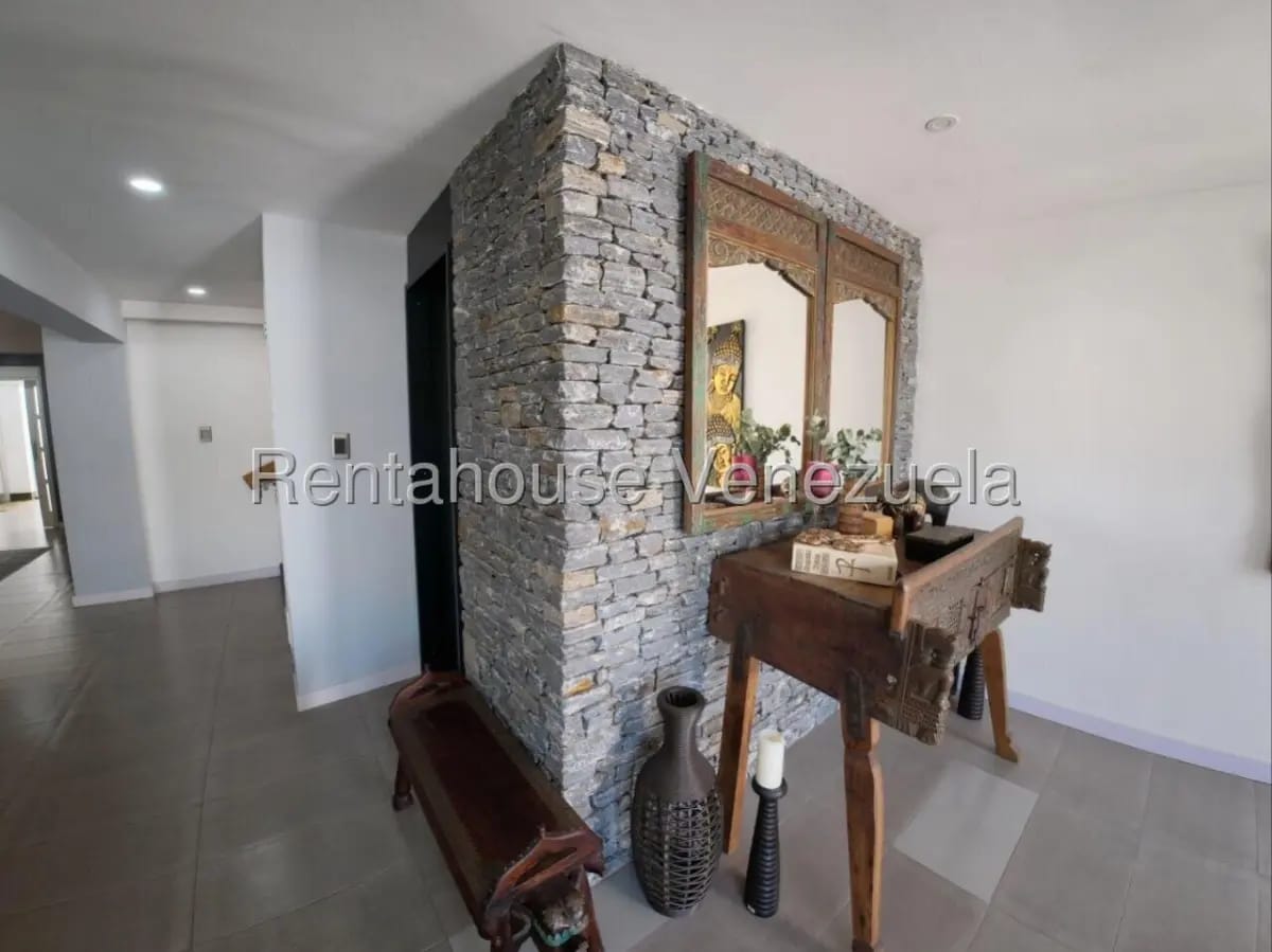 Hermosa y Cómoda Casa Remodelada en Venta La Trinidad, Caracas Calle Privada - 8