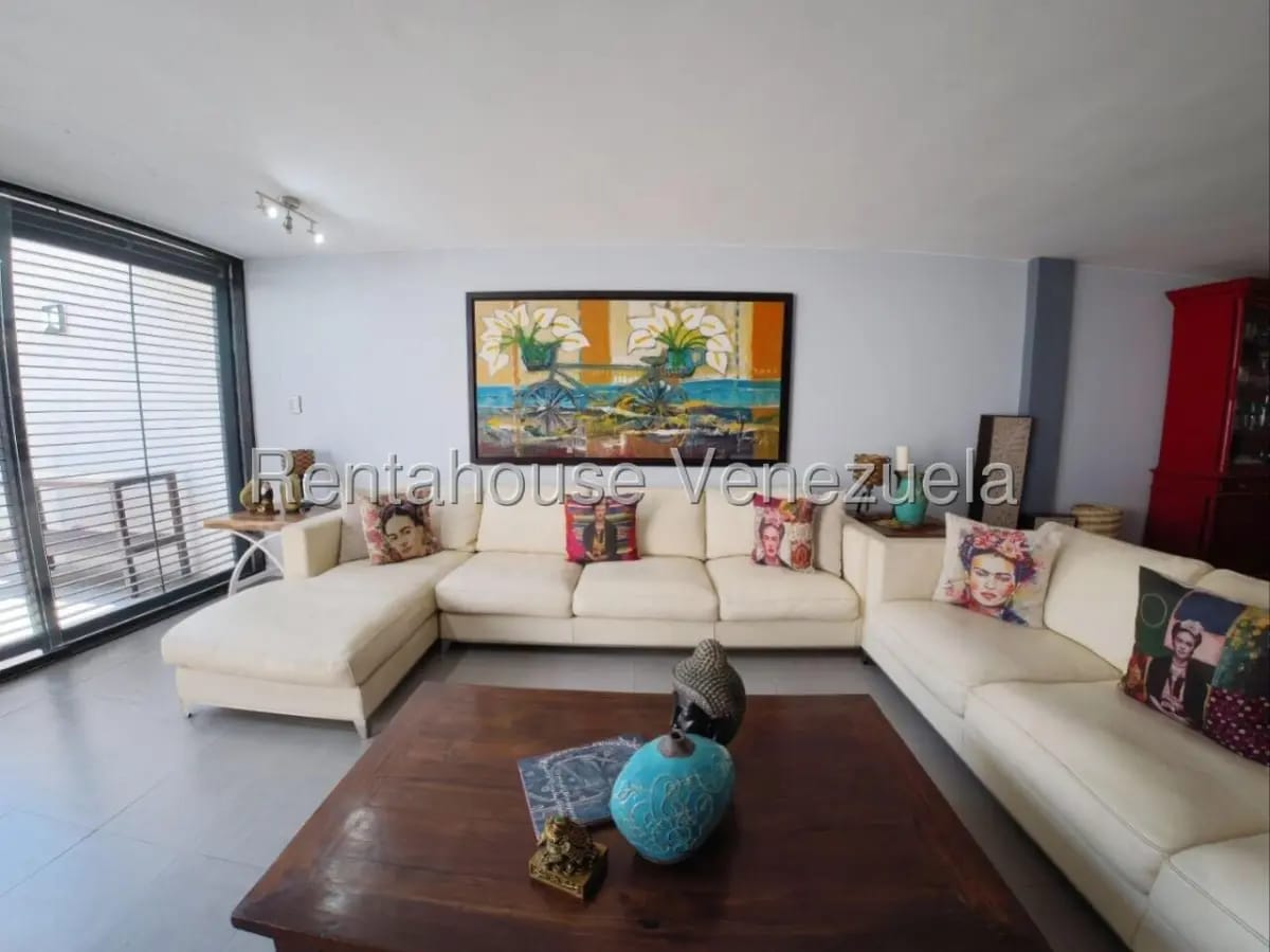 Hermosa y Cómoda Casa Remodelada en Venta La Trinidad, Caracas Calle Privada - 9