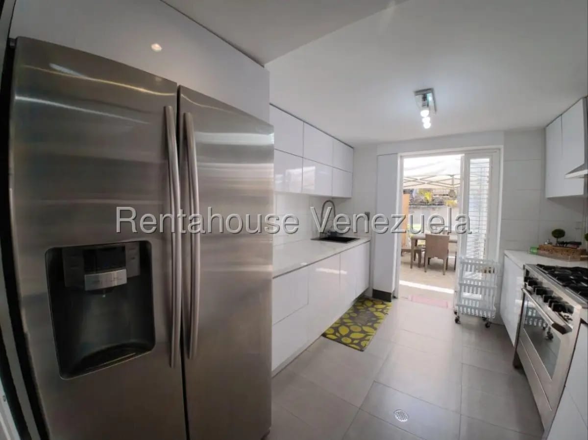 Hermosa y Cómoda Casa Remodelada en Venta La Trinidad, Caracas Calle Privada - 15