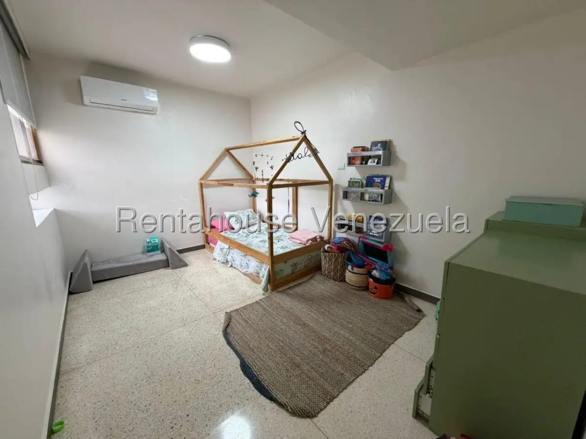 Bella y Amplia Casa En Venta Prados del Este Caracas. En Calle Privada - 7