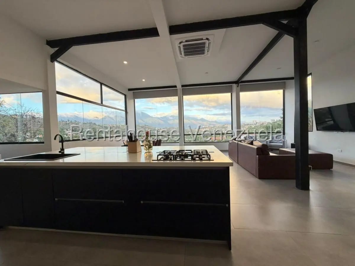 Bella y Amplia Casa En Venta Prados del Este Caracas. En Calle Privada - 14