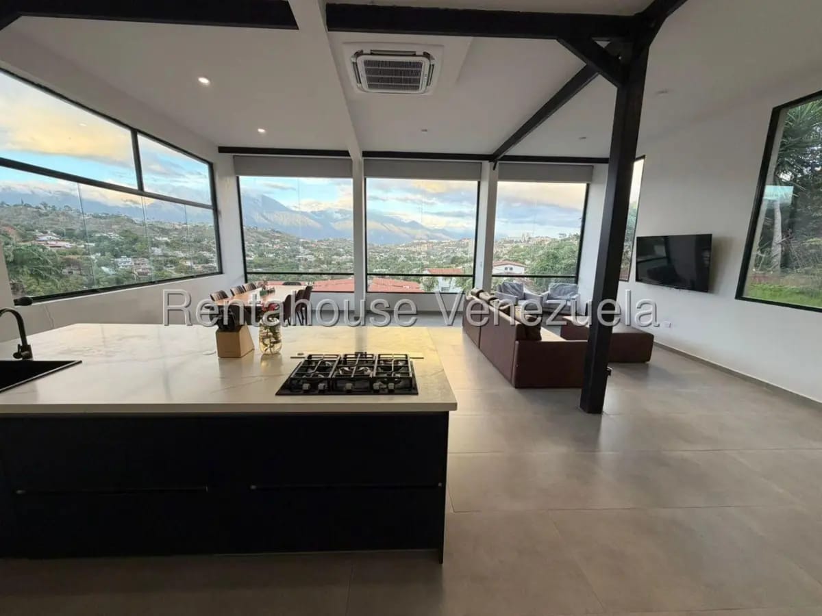 Bella y Amplia Casa En Venta Prados del Este Caracas. En Calle Privada