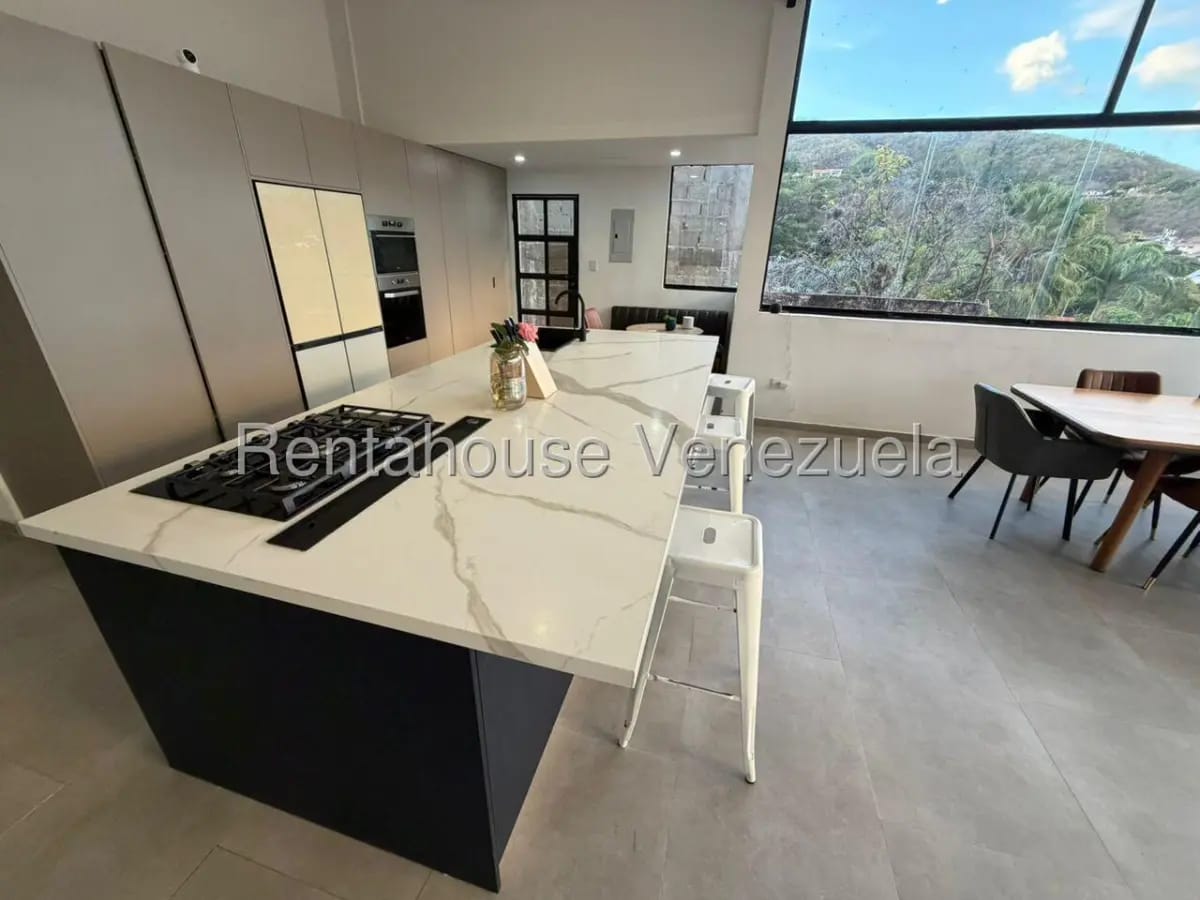 Bella y Amplia Casa En Venta Prados del Este Caracas. En Calle Privada - 15