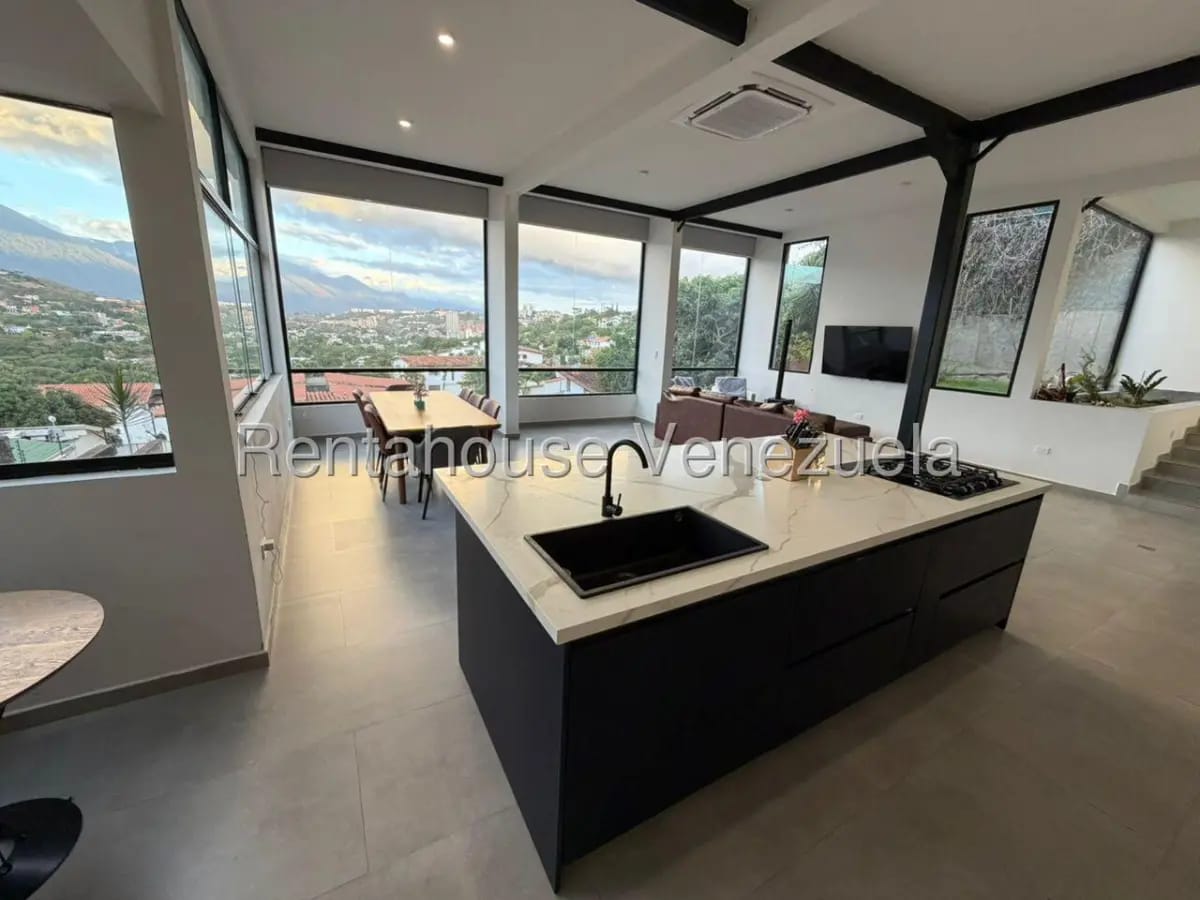 Bella y Amplia Casa En Venta Prados del Este Caracas. En Calle Privada - 16