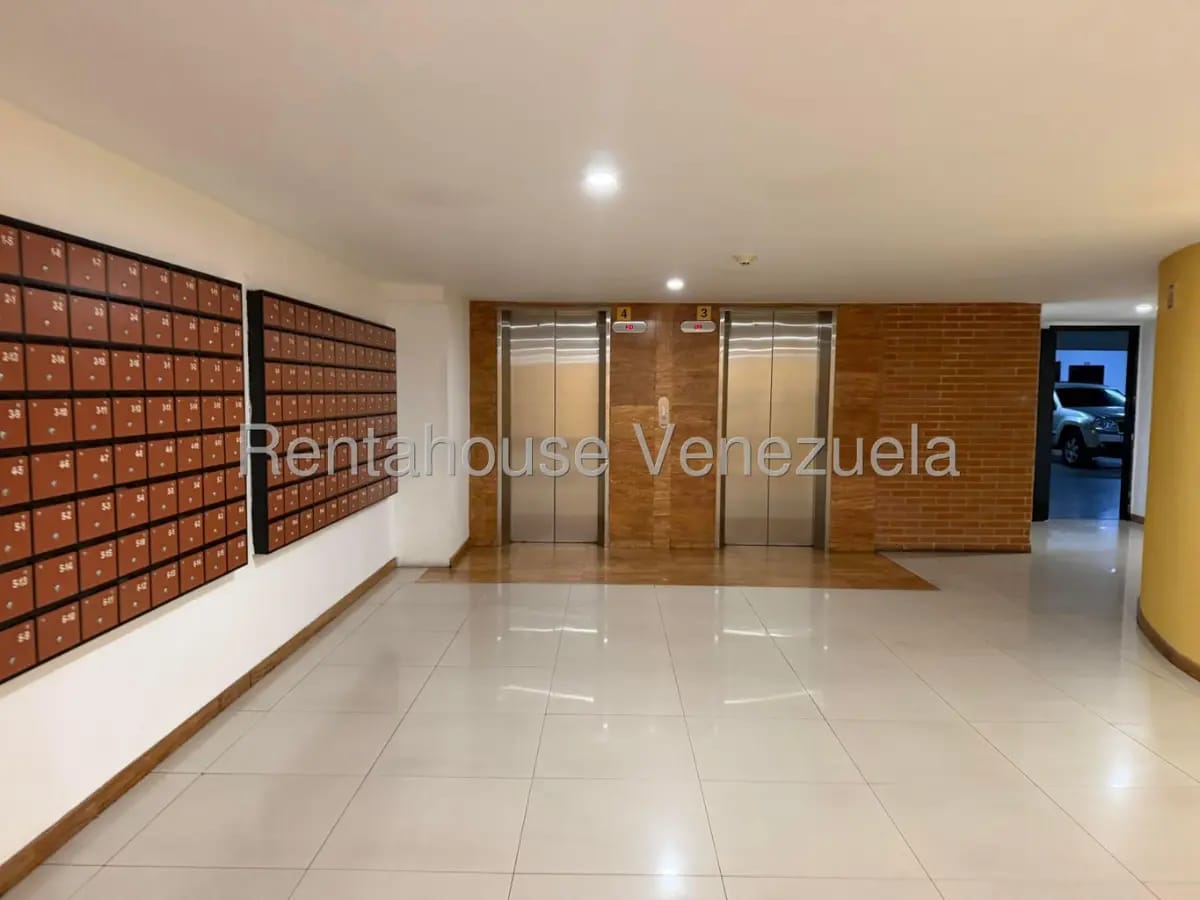 Bello y Cómodo Apartamento En Venta Santa Mónica Caracas - 2