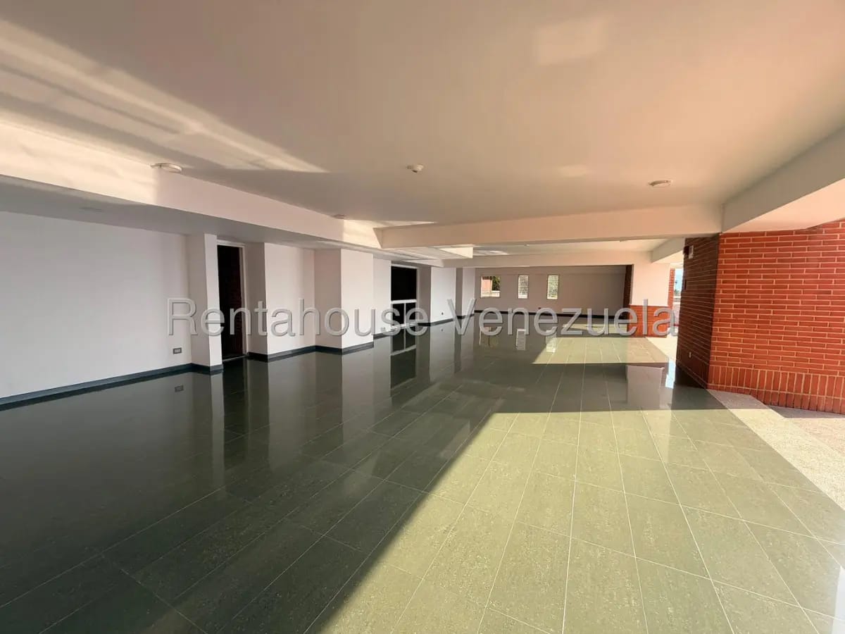 Bello y Remodelado Apartamento en Venta Colinas de Bello Monte, Caracas - 2