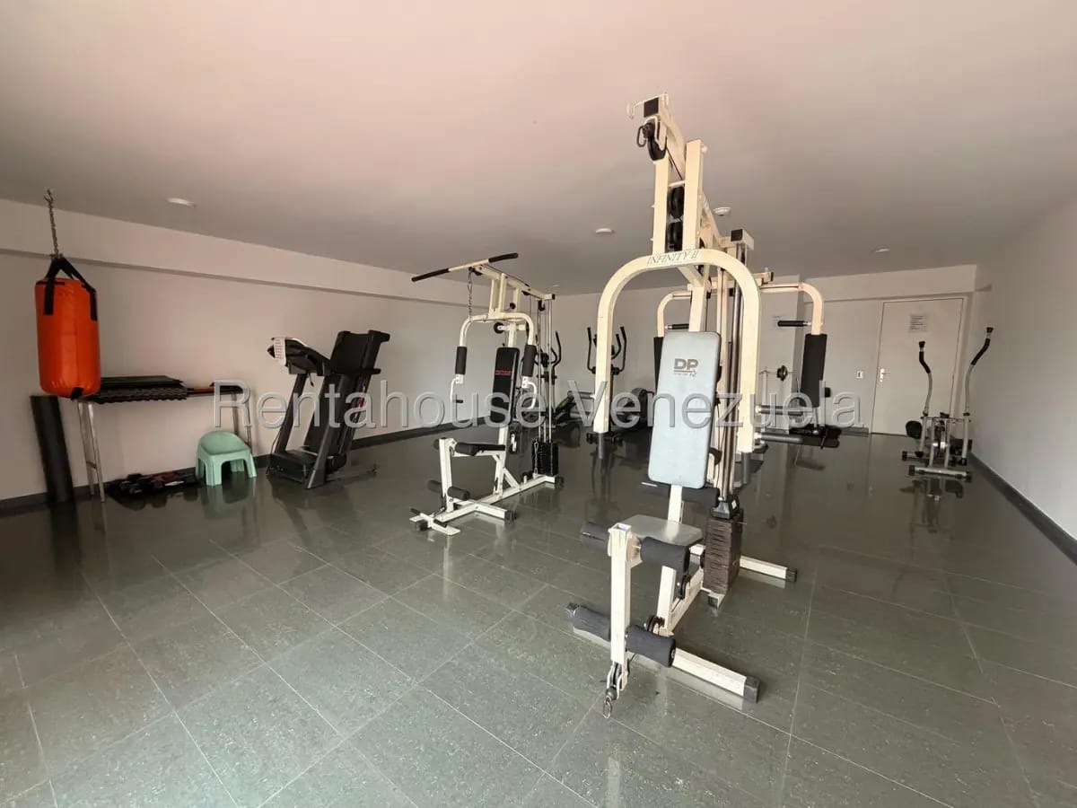 Bello y Remodelado Apartamento en Venta Colinas de Bello Monte, Caracas - 3