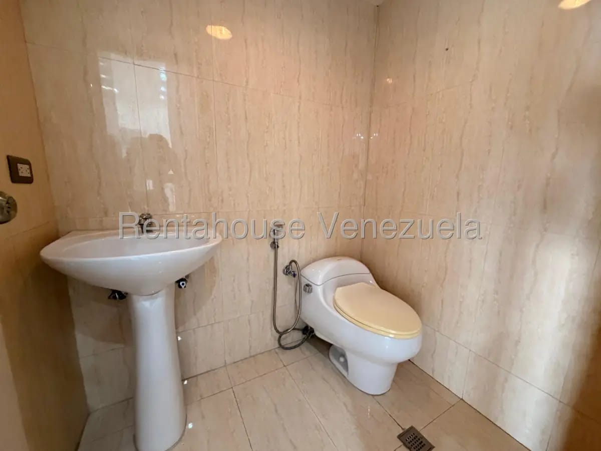 Bello y Remodelado Apartamento en Venta Colinas de Bello Monte, Caracas - 6