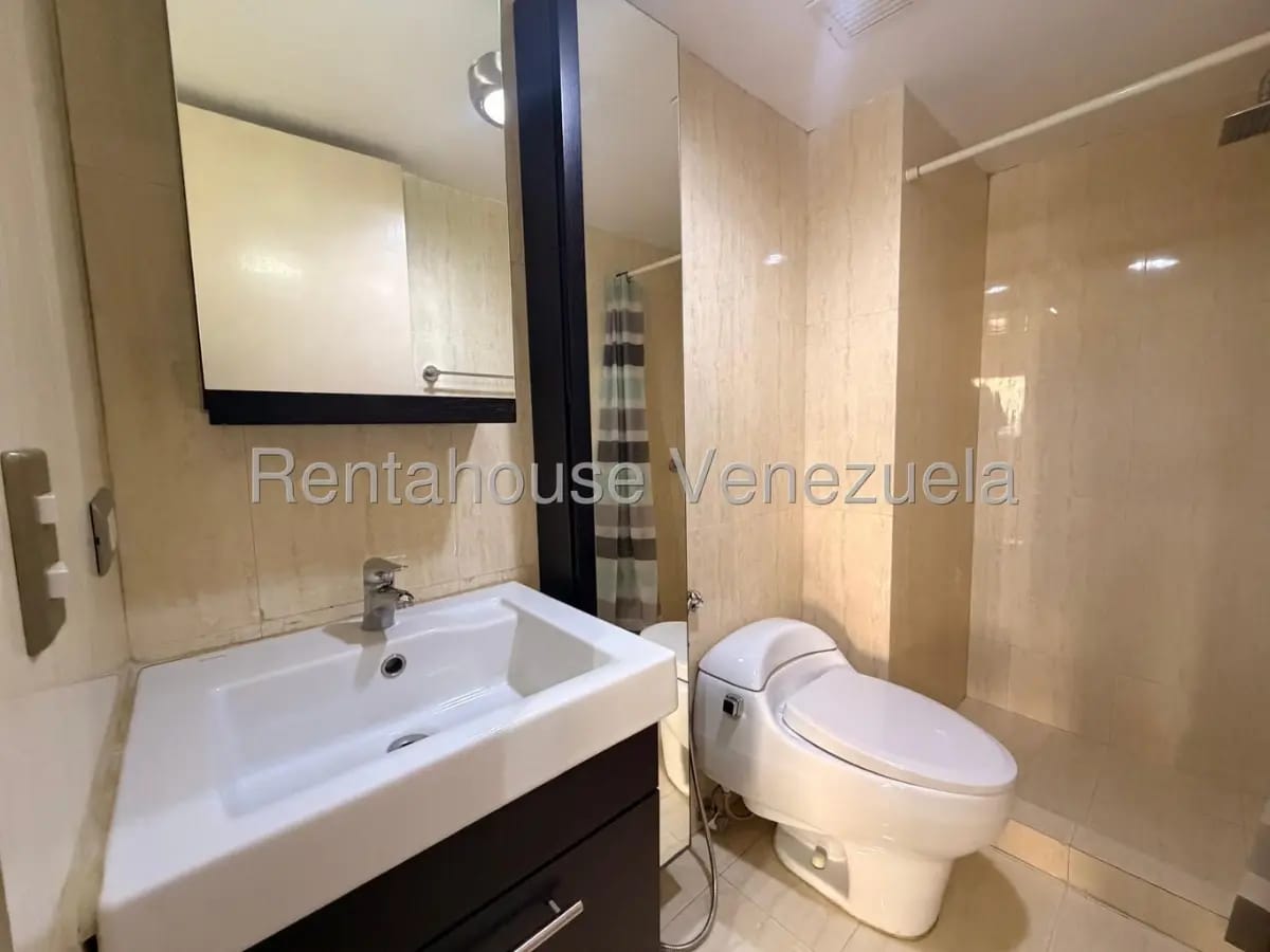 Bello y Remodelado Apartamento en Venta Colinas de Bello Monte, Caracas - 8