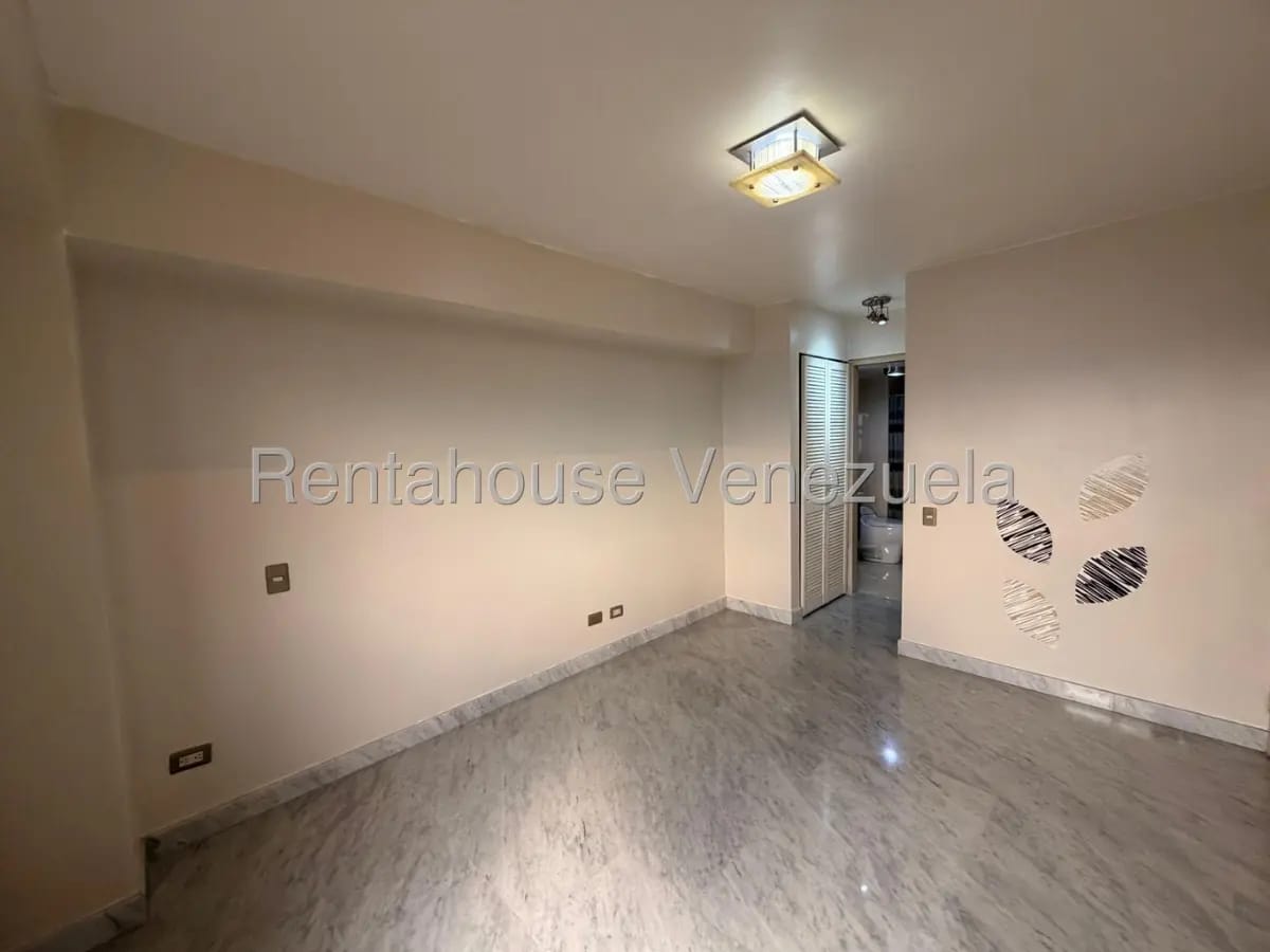 Bello y Remodelado Apartamento en Venta Colinas de Bello Monte, Caracas - 9