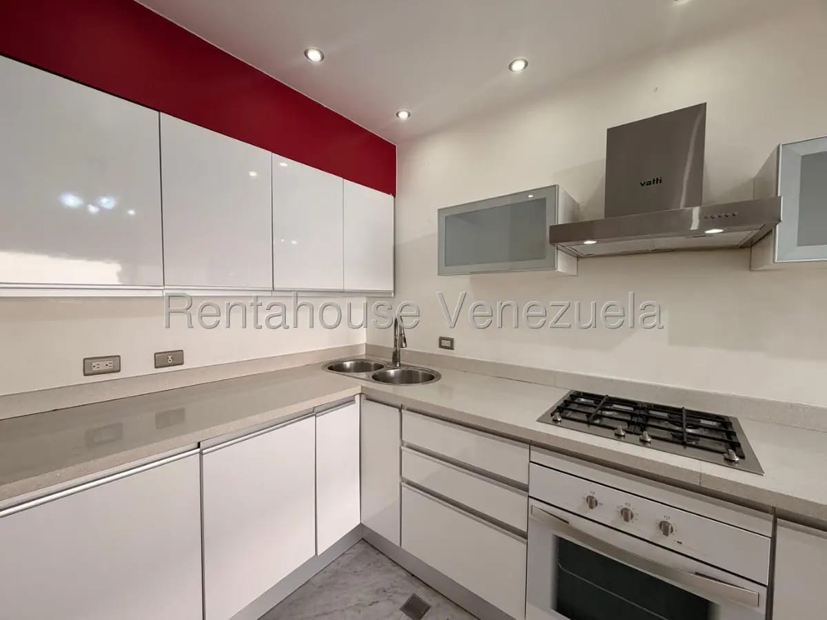 Bello y Remodelado Apartamento en Venta Colinas de Bello Monte, Caracas - 11