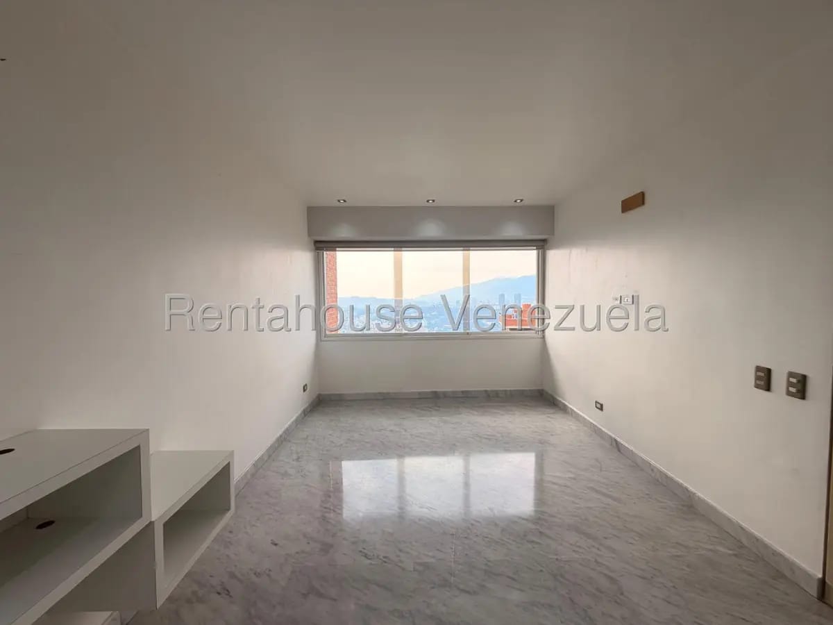 Bello y Remodelado Apartamento en Venta Colinas de Bello Monte, Caracas - 14