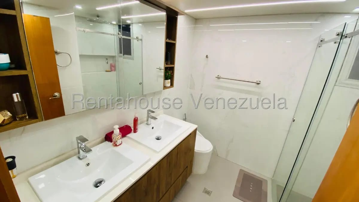 Bellisímo Apartamento Dúplex Remodelado En Venta Caracas - 13