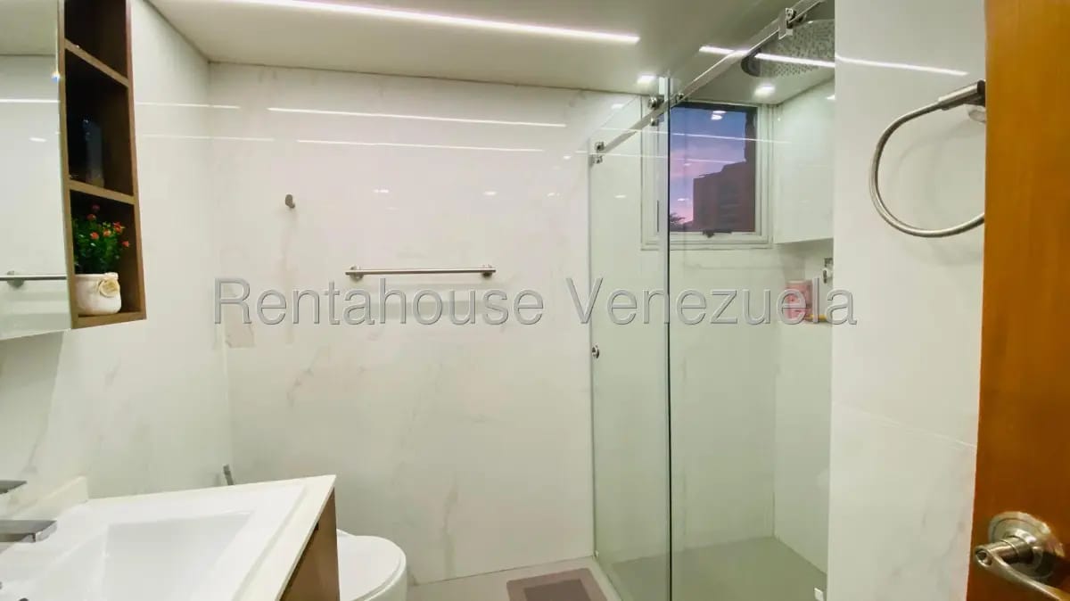 Bellisímo Apartamento Dúplex Remodelado En Venta Caracas - 14