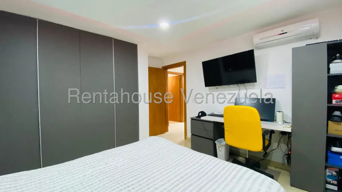Bellisímo Apartamento Dúplex Remodelado En Venta Caracas - 17