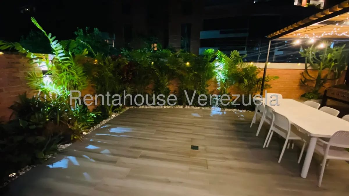 Bellisímo Apartamento Dúplex Remodelado En Venta Caracas - 25