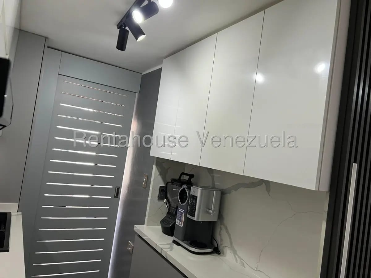 Bello y Cómodo Apartamento en Venta Lomas del Ávila, Caracas - 11