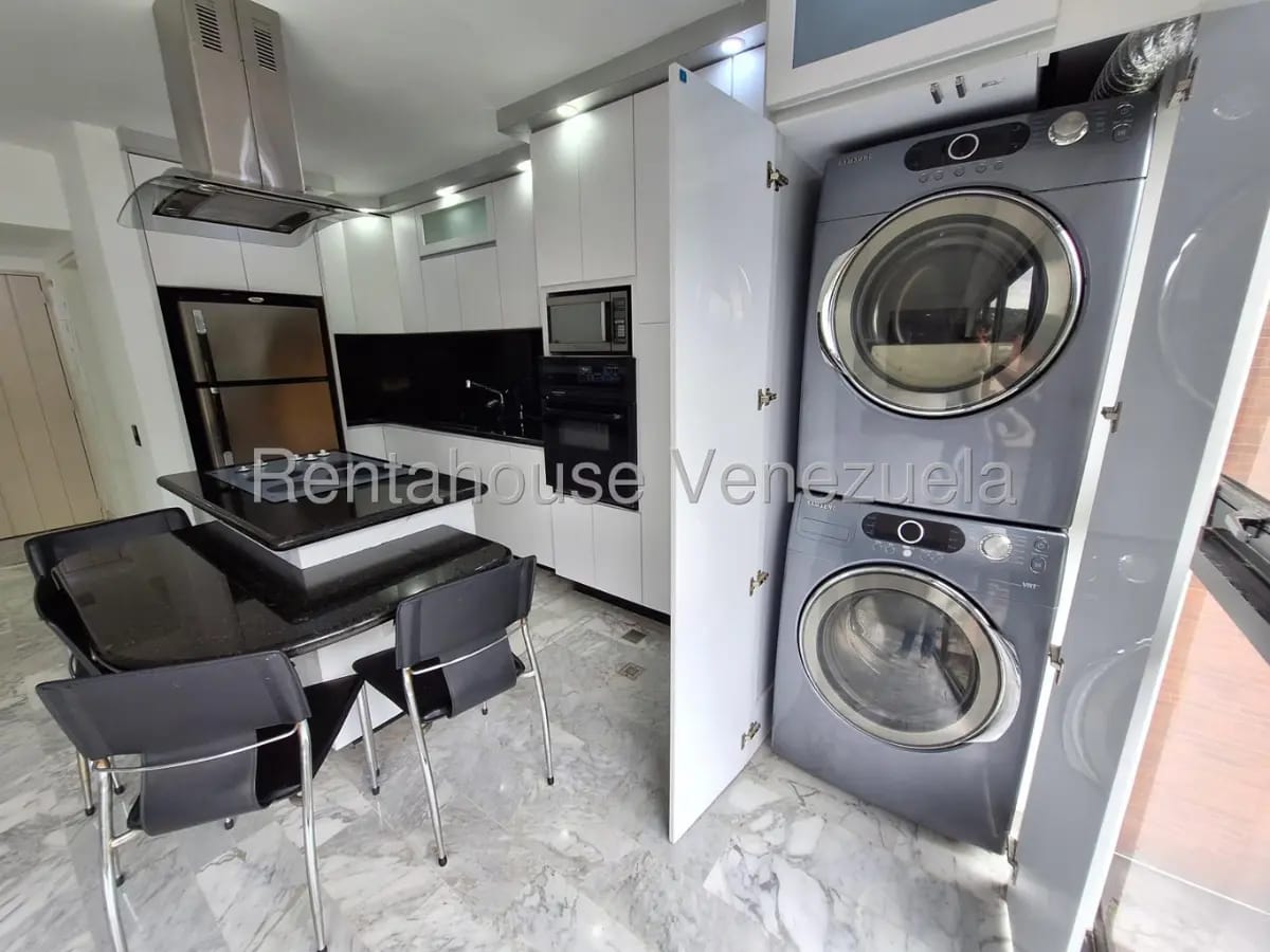 Bello y Cómodo APartamento en Alquiler La Castellana El Pedregal, Caracas - 4