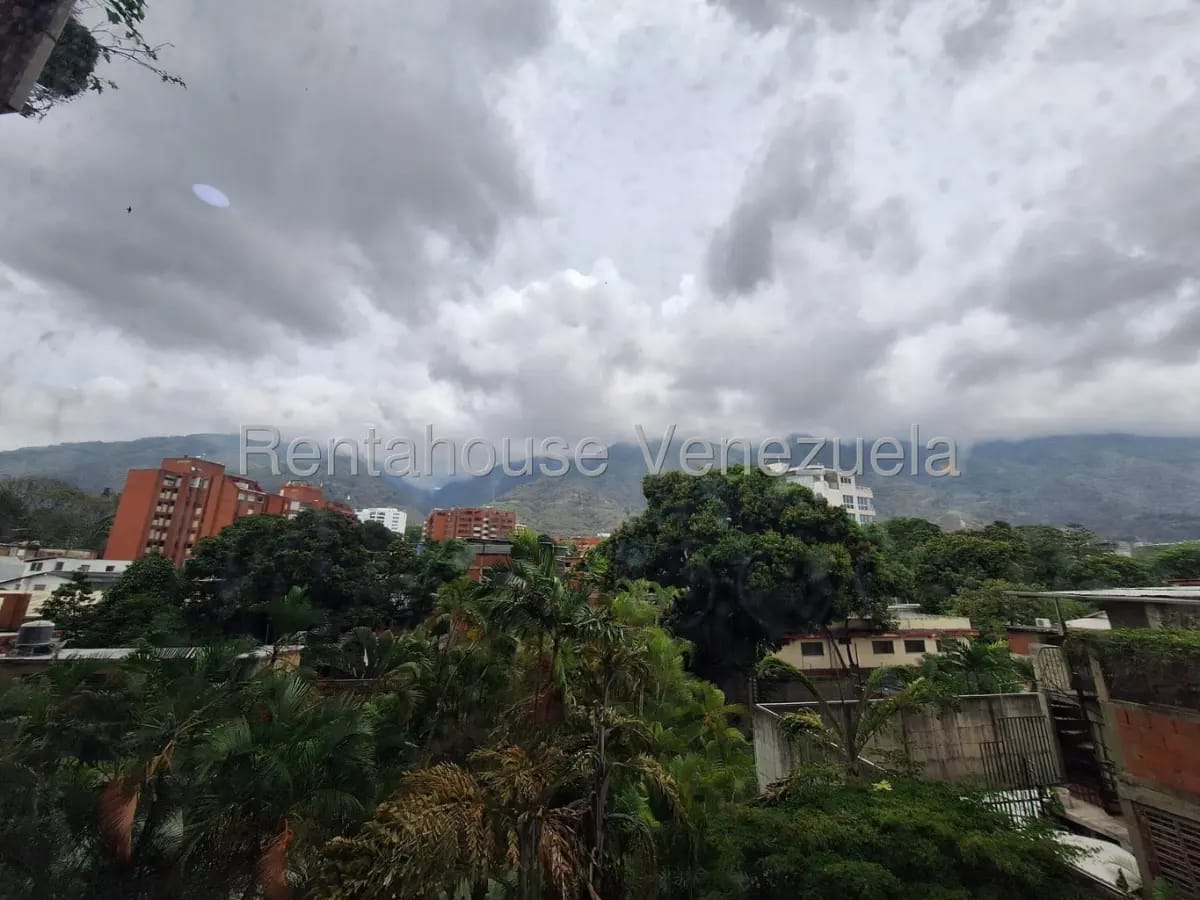 Bello y Cómodo APartamento en Alquiler La Castellana El Pedregal, Caracas - 5
