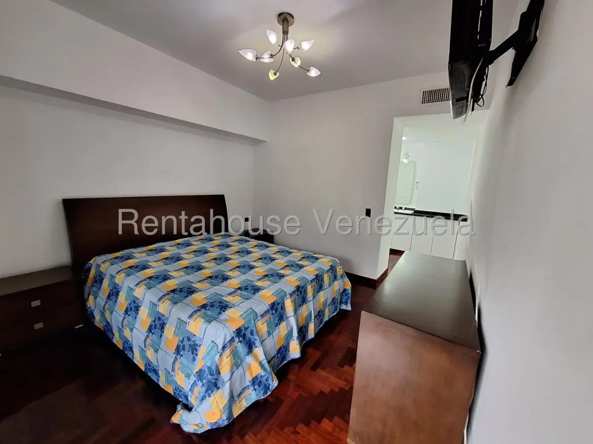 Bello y Cómodo APartamento en Alquiler La Castellana El Pedregal, Caracas - 9