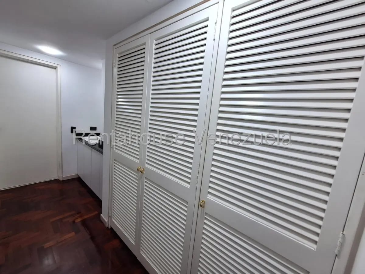 Bello y Cómodo APartamento en Alquiler La Castellana El Pedregal, Caracas - 10