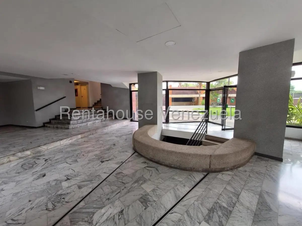 Bello y Cómodo APartamento en Alquiler La Castellana El Pedregal, Caracas - 14