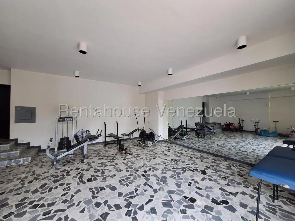 Bello y Cómodo APartamento en Alquiler La Castellana El Pedregal, Caracas - 17
