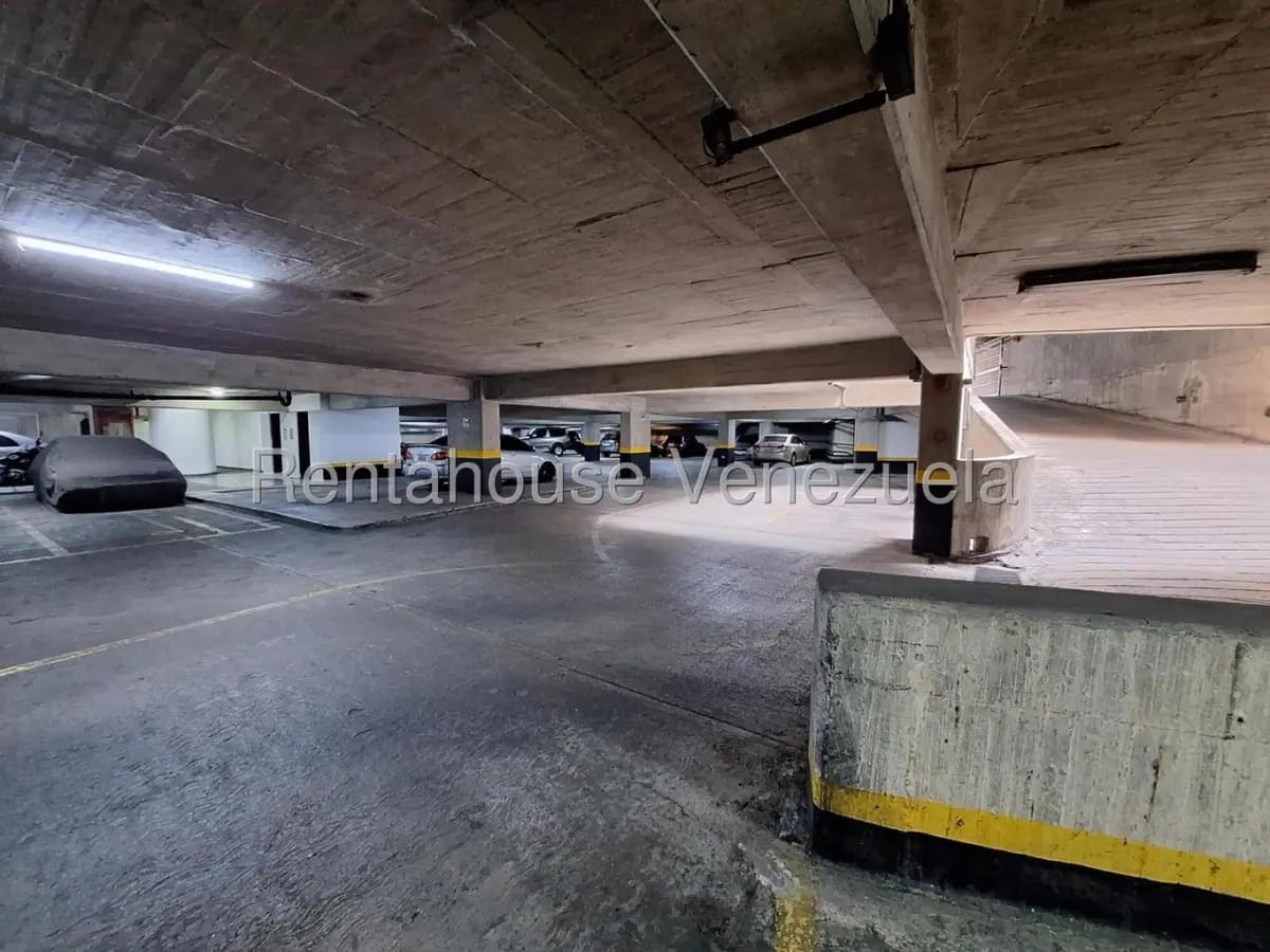 Bello y Cómodo APartamento en Alquiler La Castellana El Pedregal, Caracas - 18