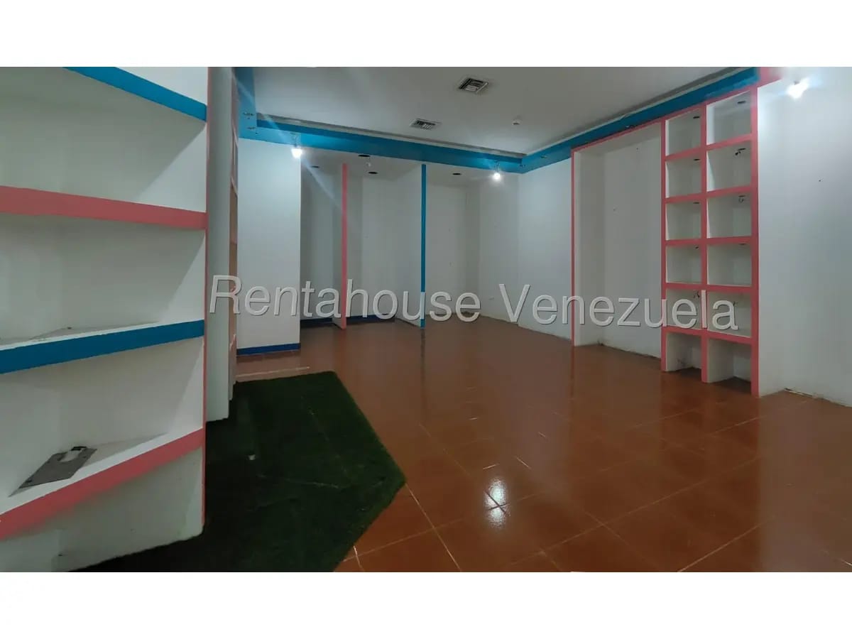 Local Comercial en venta CCR Las Virtudes, Punto Fijo - Falcon. 26-18017