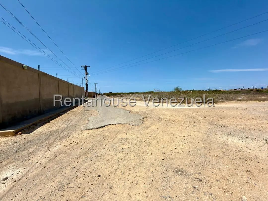 Terreno (Residencial) en Venta en Puerta Maraven, Falcon / 26-17194 - 2