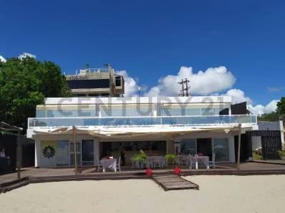 Edificio Tacamajaca Ubicado en Playa el Yaque. se venden por separado