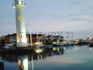 Century21 Ofrece en alquiler de Villa de tres niveles en el C.R. Pueblo Viejo