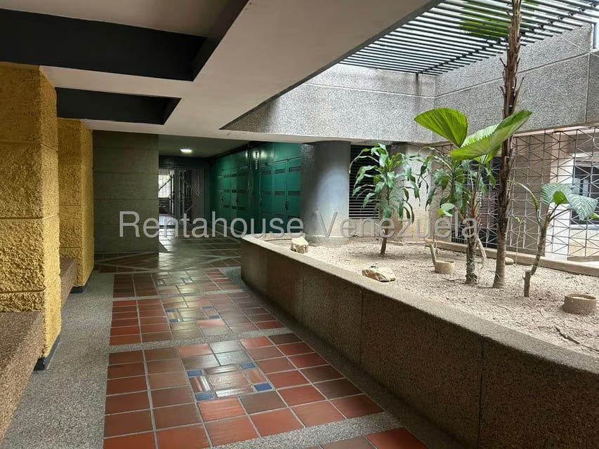 Apartamento (1 Nivel) en Venta en Los Chorros, Distrito Metropolitano - 2