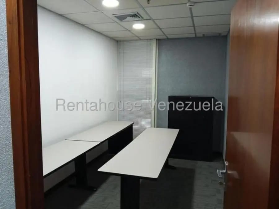Oficina en Alquiler en El Rosal Caracas - 9