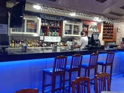 SE VENDE LOCAL Y FONDOS DE COMERCIO - 2