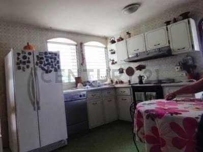 Vendo casa en La Av Tamanaco de Macaracuay con excelente vista al Avila - 4