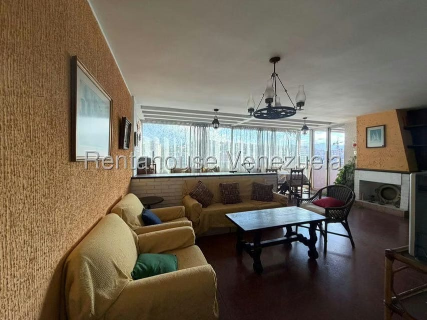 Apartamento (1 Nivel) en Venta en El Marques, Distrito Metropolitano - 2