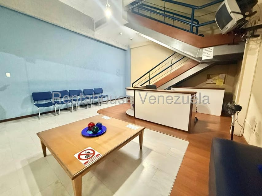 Comercial (Local Comercial) en Alquiler en Santa Paula, Distrito Metropolitano - 2