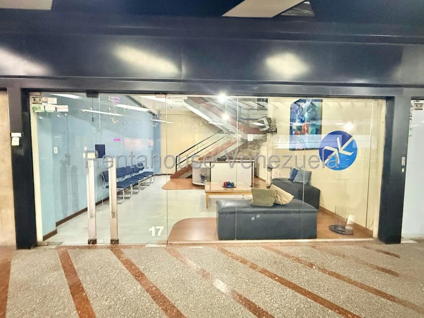 Comercial (Local Comercial) en Alquiler en Santa Paula, Distrito Metropolitano - 12