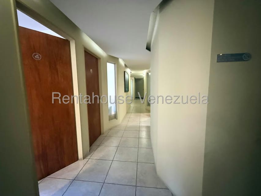 Comercial (Local Comercial) en Alquiler en Santa Paula, Distrito Metropolitano - 4