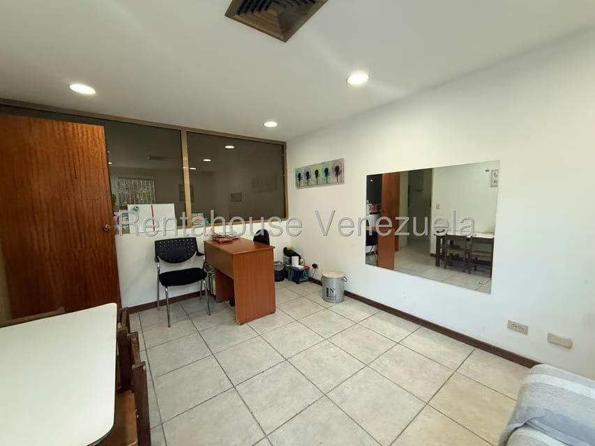 Comercial (Local Comercial) en Alquiler en Santa Paula, Distrito Metropolitano - 6