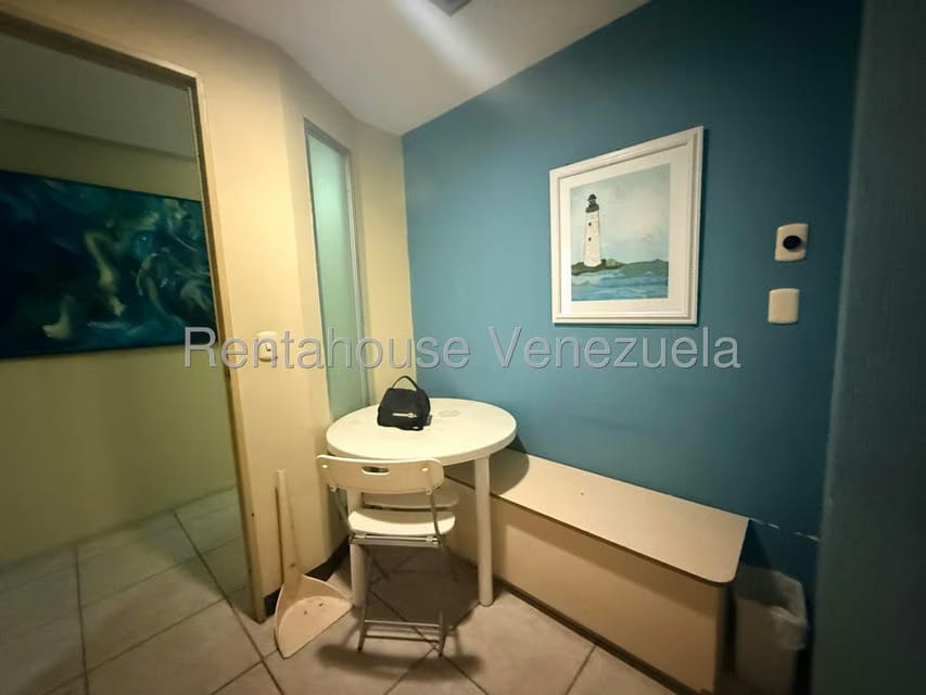 Comercial (Local Comercial) en Alquiler en Santa Paula, Distrito Metropolitano - 9