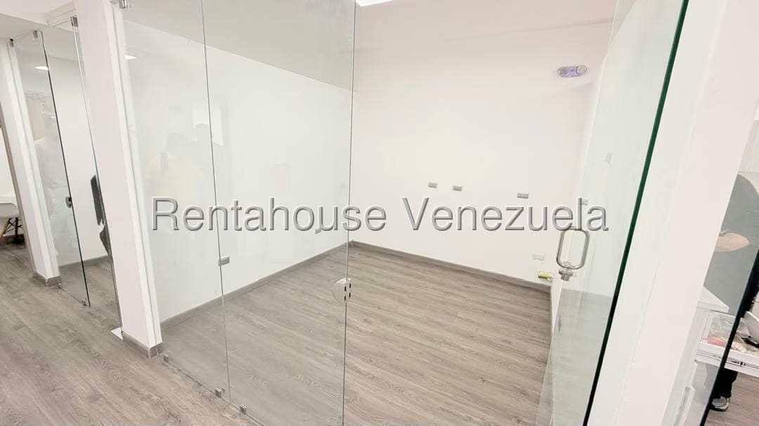 Comercial (Oficina) en Alquiler en Los Cortijos de Lourdes, Distrito Metropolitano - 3