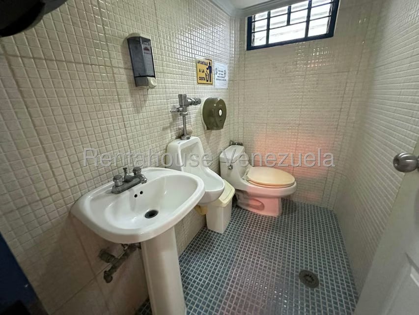 Comercial (Consultorio Medico) en Alquiler en Calicanto, Aragua - 37