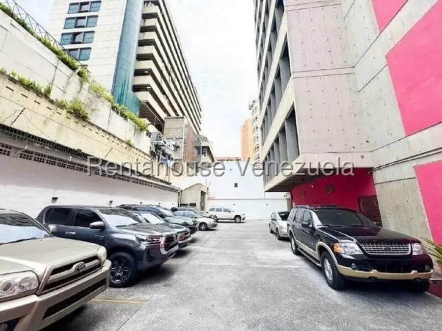 Oficina en Venta en el rosal Caracas - 13