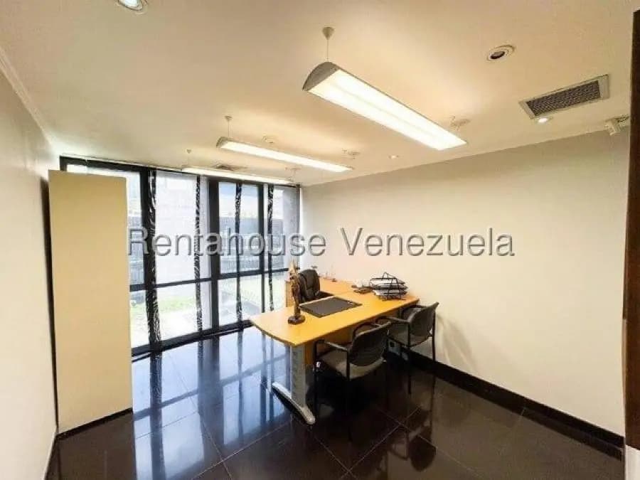 Oficina en Venta en el rosal Caracas - 15