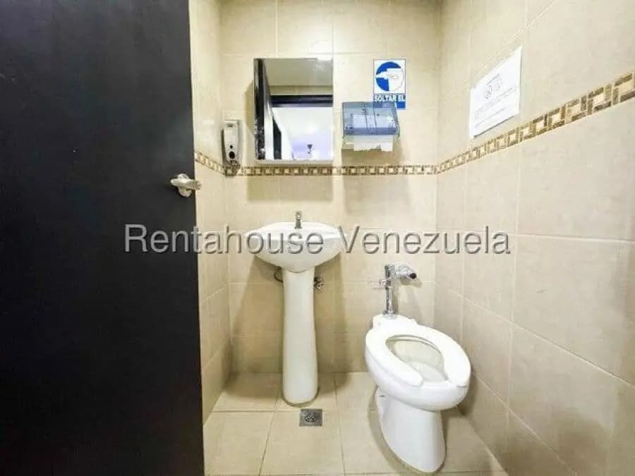 Oficina en Venta en el rosal Caracas - 23